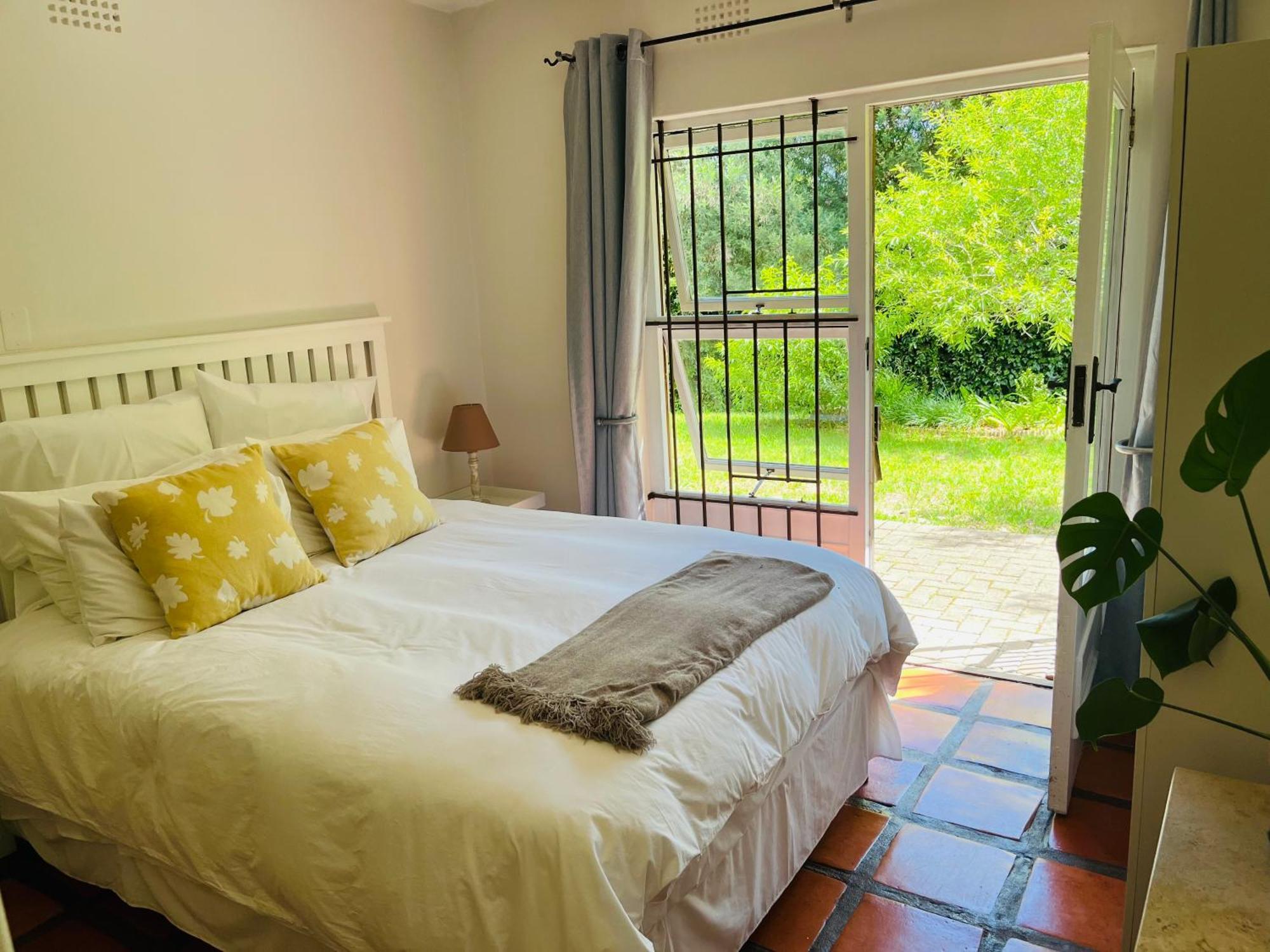 Charming Flatlet In Constantia With Private Garden Lägenhet Kapstaden Exteriör bild